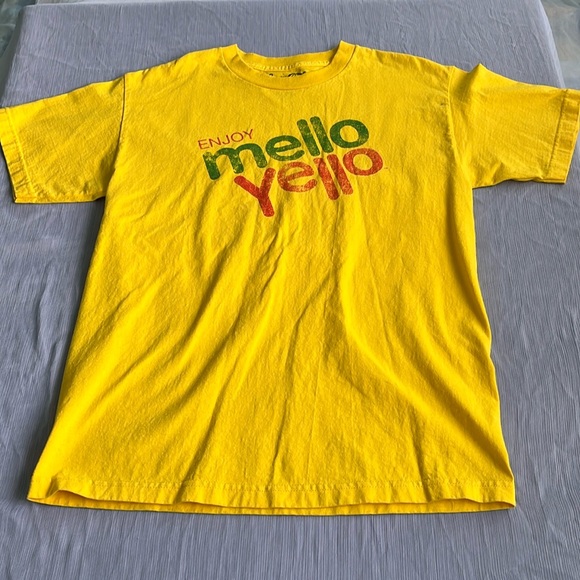 T Shirts / Mello Yello / Size M - Picture 1 of 6